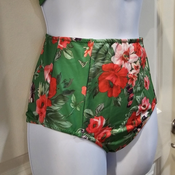 Motel Rocks ✦ Vintage Tropical Floral Bikini Set ✦ Push-Up Halter Top High-Waist - Picture 8 of 17